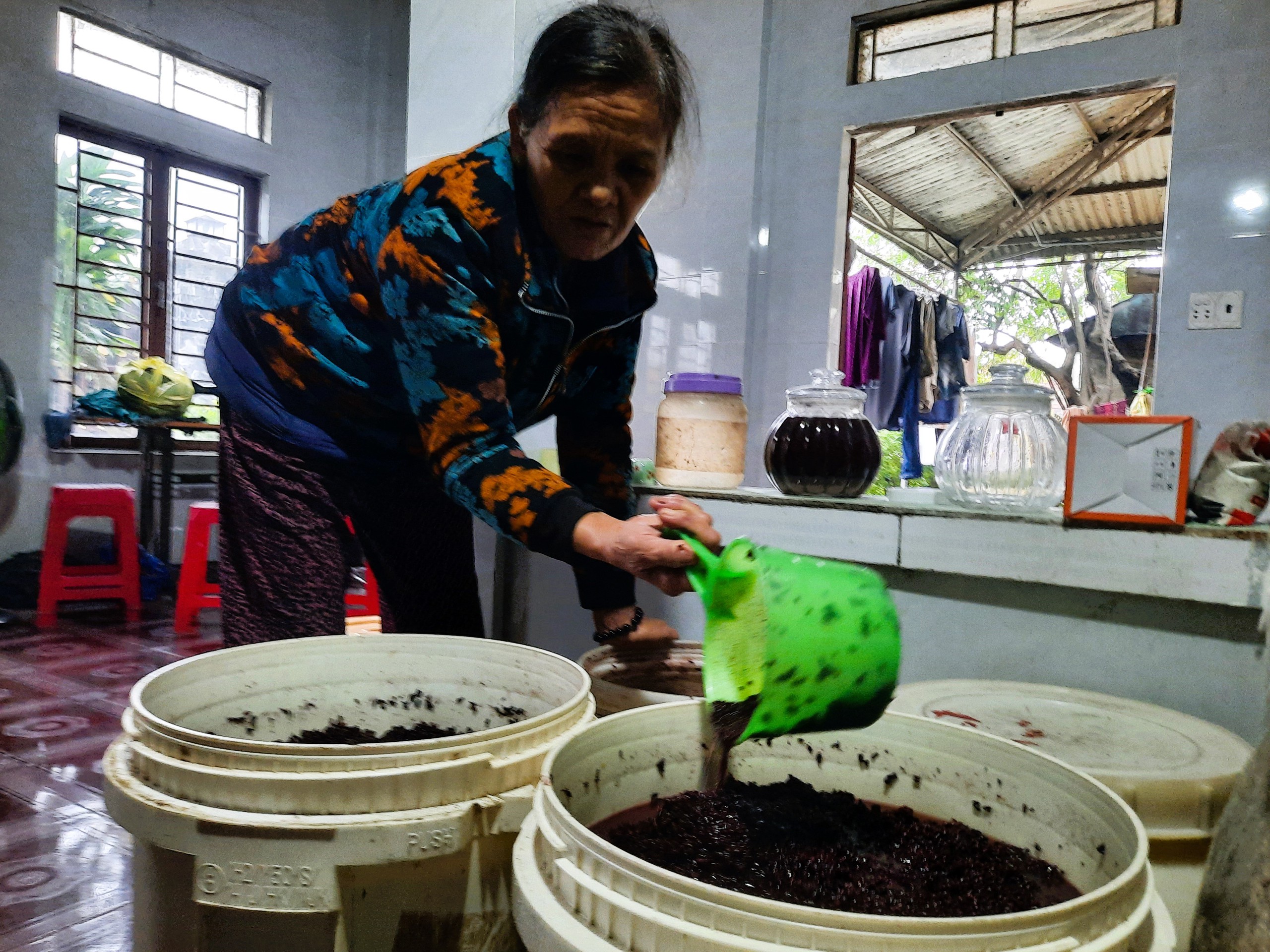 Về làng rượu Kim Long trong “tứ đại danh tửu” những ngày cận Tết- Ảnh 4. Về làng rượu Kim Long trong “tứ đại danh tửu” những ngày cận Tết- Ảnh 4.