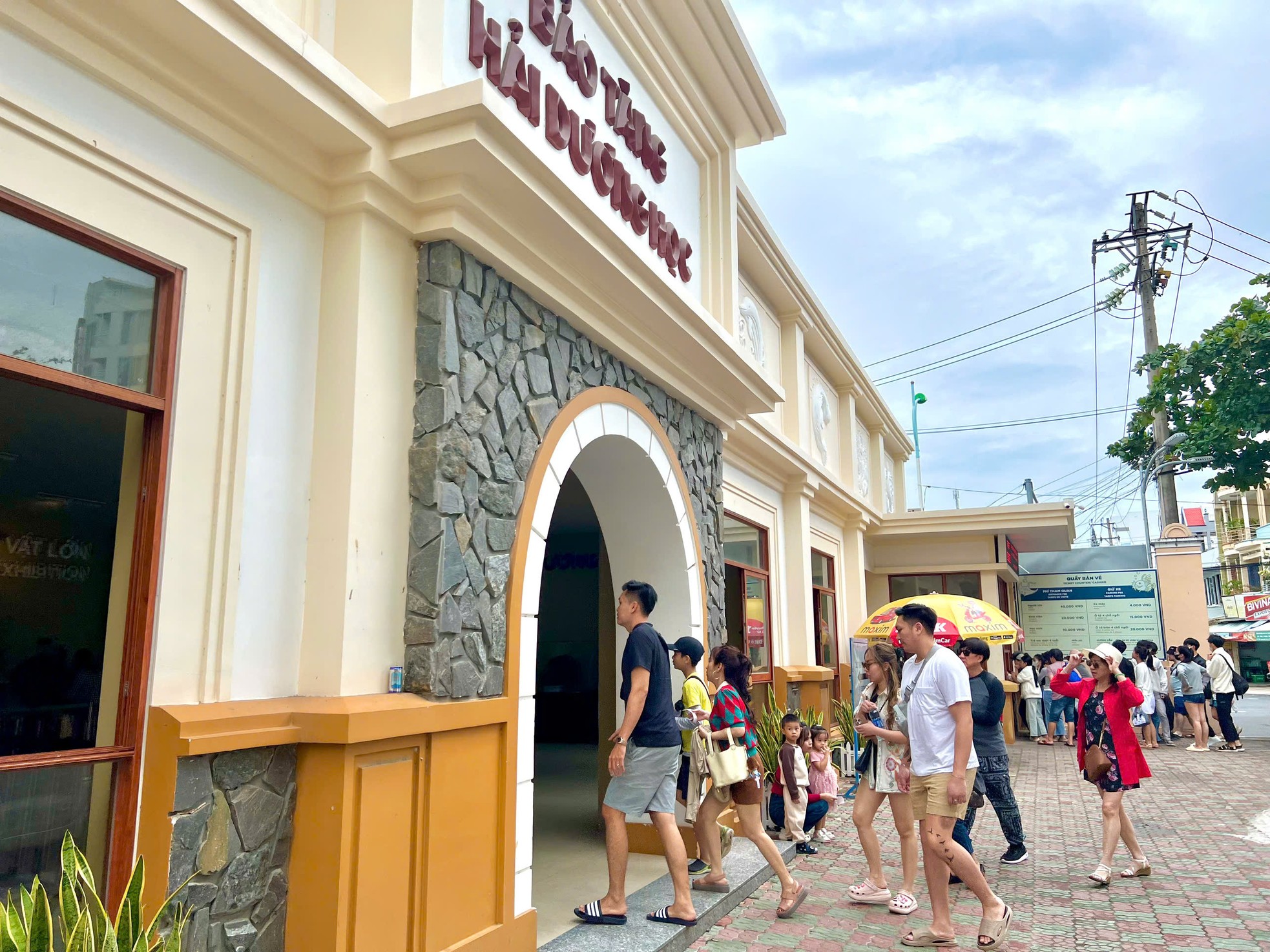 Nha Trang, Vịnh Hạ Long hút khách quốc tế ngày đầu năm ảnh 22