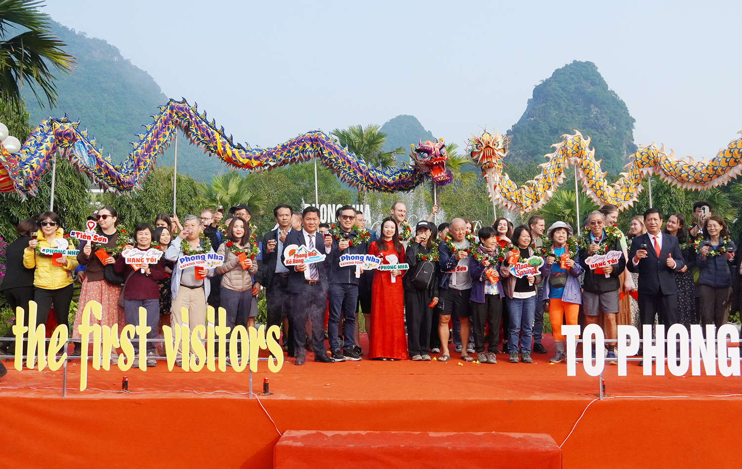Quảng Bình: Chào đón 66 du khách Quảng Bình: Chào đón 66 du khách