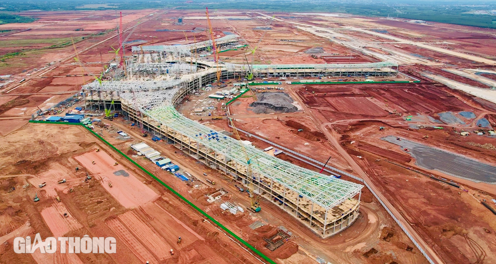 Công nhân hối hả thi công không nghỉ lễ ở những đại công trình phía Nam- Ảnh 3. Công nhân hối hả thi công không nghỉ lễ ở những đại công trình phía Nam- Ảnh 3.