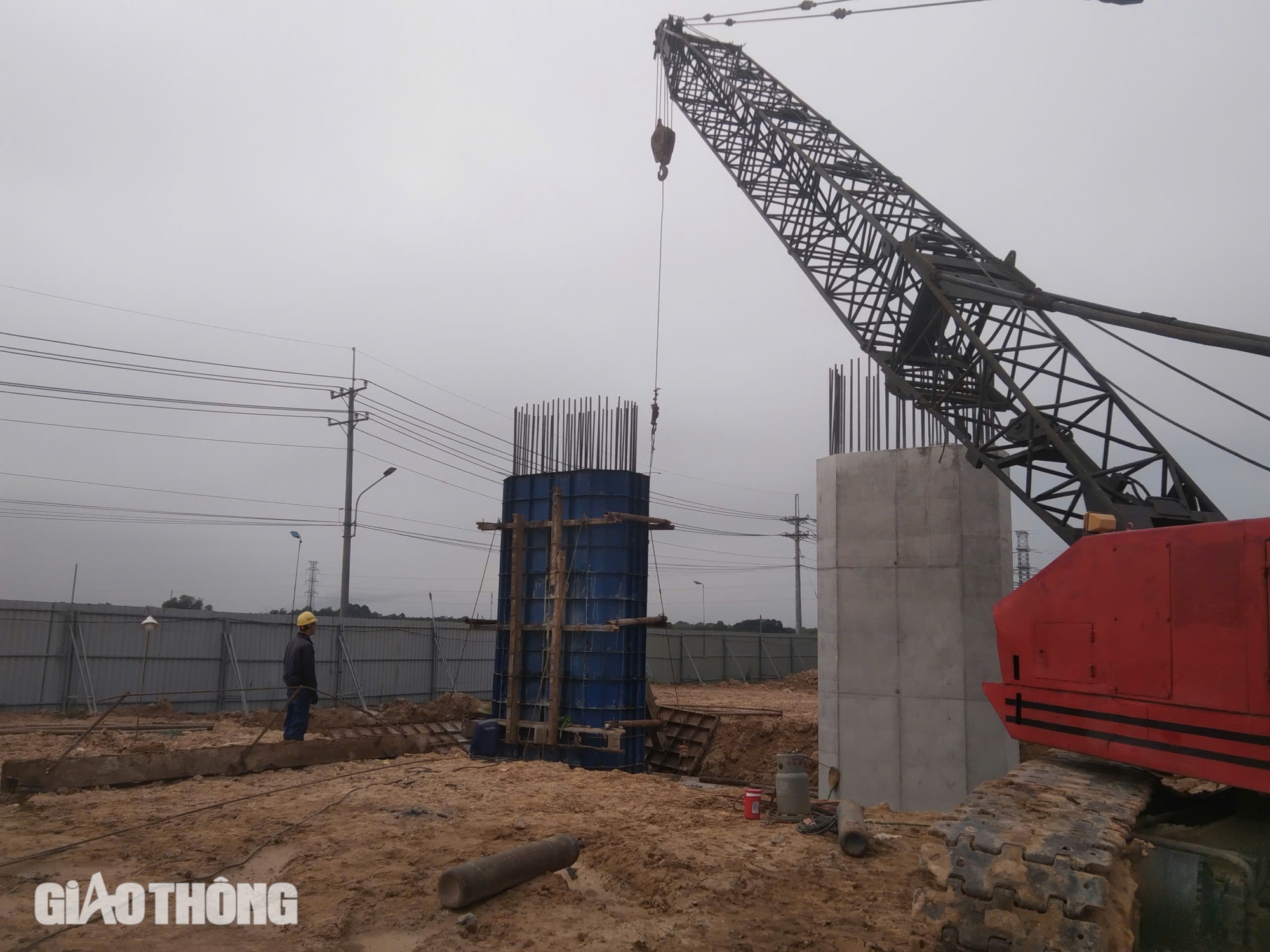 Công nhân hối hả thi công không nghỉ lễ ở những đại công trình phía Nam- Ảnh 6. Công nhân hối hả thi công không nghỉ lễ ở những đại công trình phía Nam- Ảnh 6.