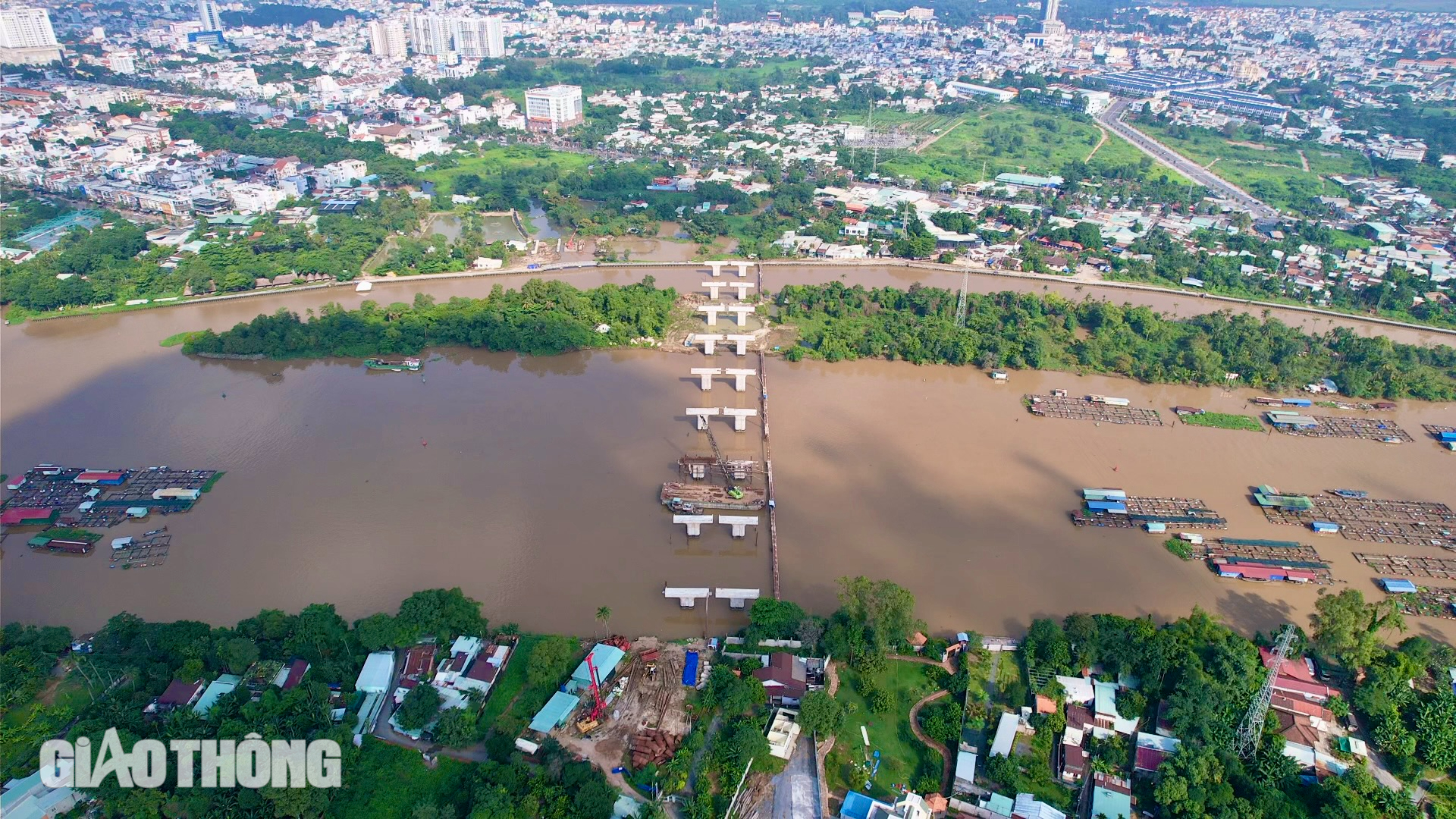Công nhân hối hả thi công không nghỉ lễ ở những đại công trình phía Nam- Ảnh 8. Công nhân hối hả thi công không nghỉ lễ ở những đại công trình phía Nam- Ảnh 8.
