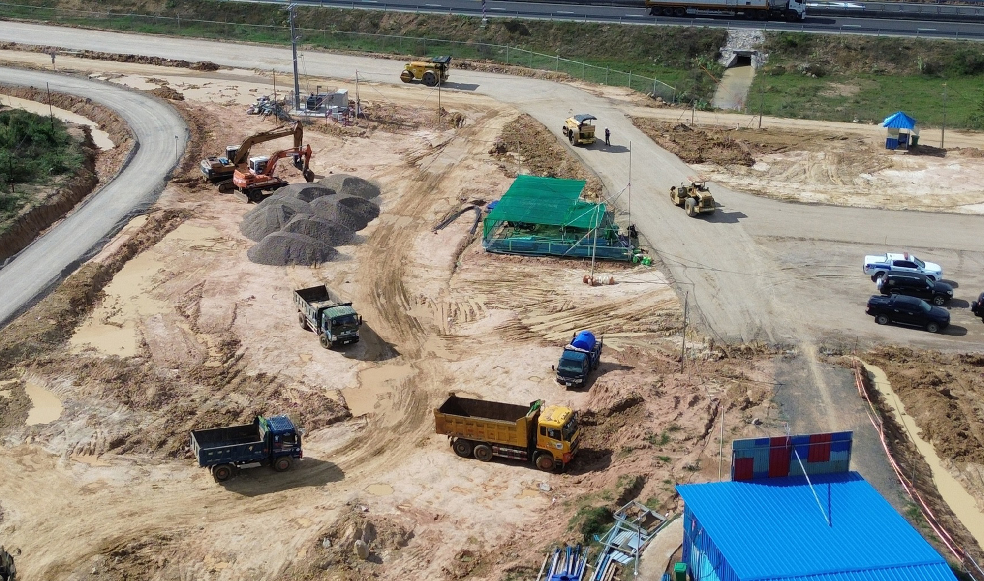Gấp rút xây trạm dừng nghỉ cao tốc phục vụ Tết- Ảnh 2. Gấp rút xây trạm dừng nghỉ cao tốc phục vụ Tết- Ảnh 2.