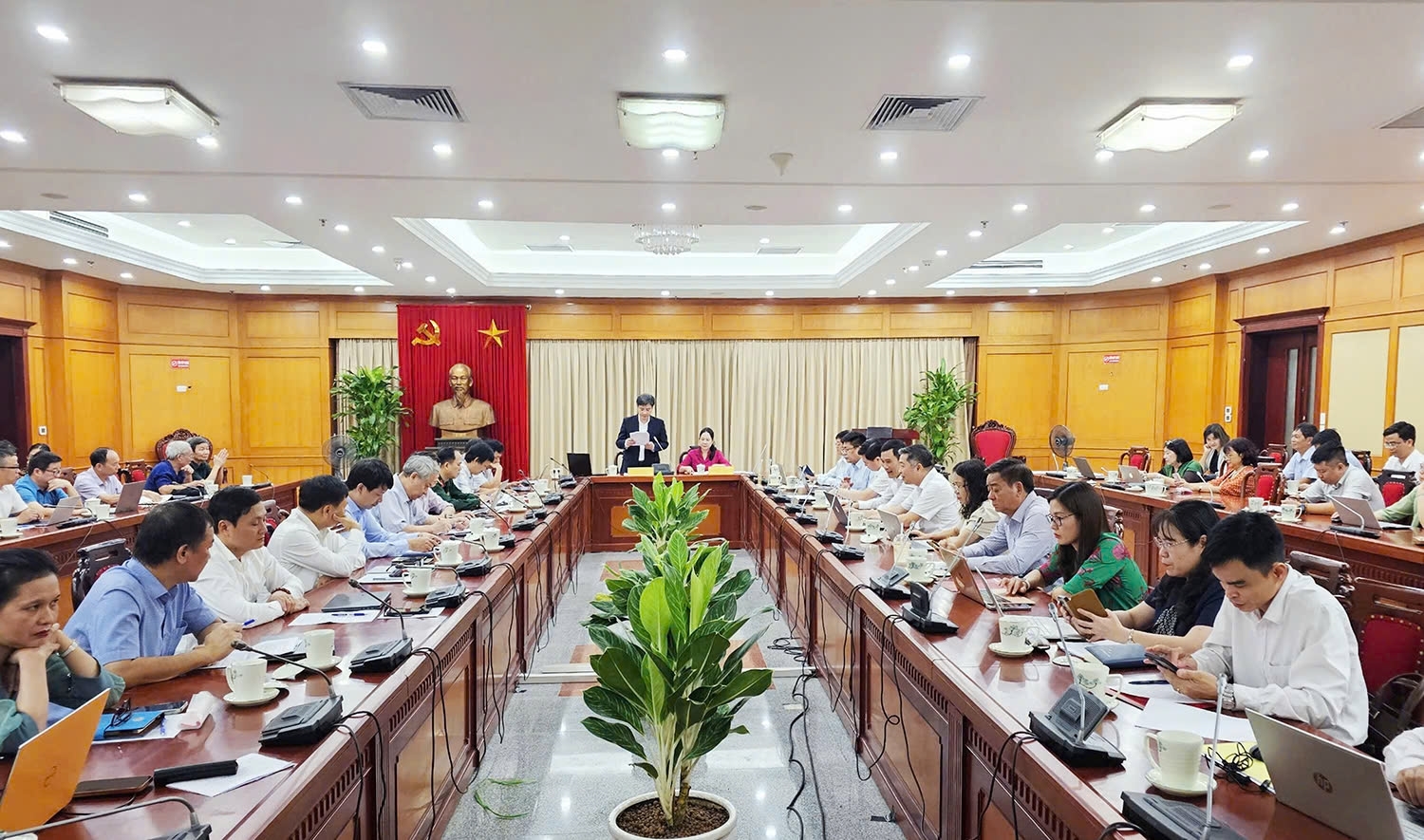 Hội thảo khoa học xây dựng và hoàn thiện Khung Chương trình khoa học và công nghệ cấp quốc gia “Những vấn đề cơ bản và cấp bách về DTTS và chính sách dân tộc ở Việt Nam đến năm 2030 (giai đoạn II)” Hội thảo khoa học xây dựng và hoàn thiện Khung Chương trình khoa học và công nghệ cấp quốc gia “Những vấn đề cơ bản và cấp bách về DTTS và chính sách dân tộc ở Việt Nam đến năm 2030 (giai đoạn II)”
