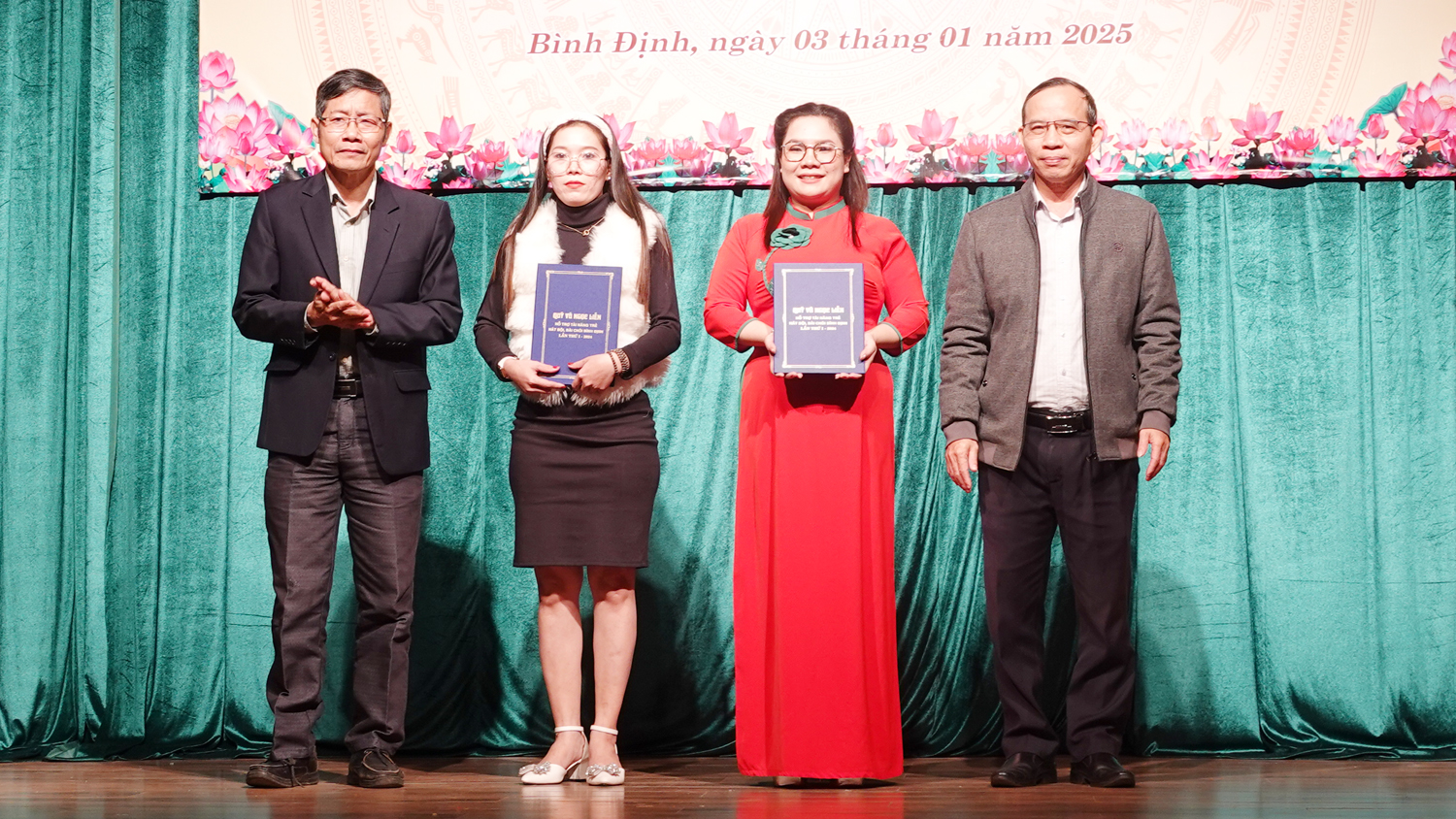 Những tài năng hát bội, bài chòi nhận hỗ trợ từ quỹ Vũ Ngọc Liễn- Ảnh 2. Những tài năng hát bội, bài chòi nhận hỗ trợ từ quỹ Vũ Ngọc Liễn- Ảnh 2.