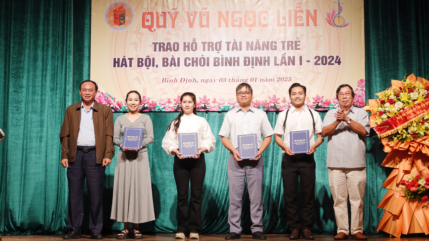 Những tài năng hát bội, bài chòi nhận hỗ trợ từ quỹ Vũ Ngọc Liễn- Ảnh 3. Những tài năng hát bội, bài chòi nhận hỗ trợ từ quỹ Vũ Ngọc Liễn- Ảnh 3.
