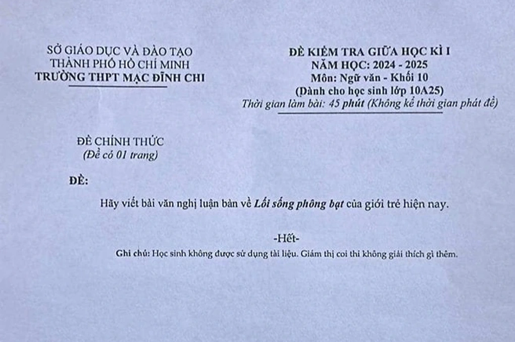 Học sinh thi lớp 10 òa khóc giữa cổng trường và những đề thi gây tranh cãi - 2 Học sinh thi lớp 10 òa khóc giữa cổng trường và những đề thi gây tranh cãi - 2