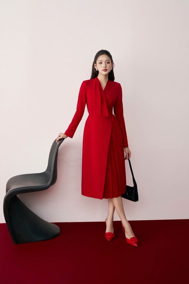 Phong cách công sở kết hợp vẻ đẹp tối giản, sáng tạo linh hoạt- Ảnh 6. Phong cách công sở kết hợp vẻ đẹp tối giản, sáng tạo linh hoạt- Ảnh 6.