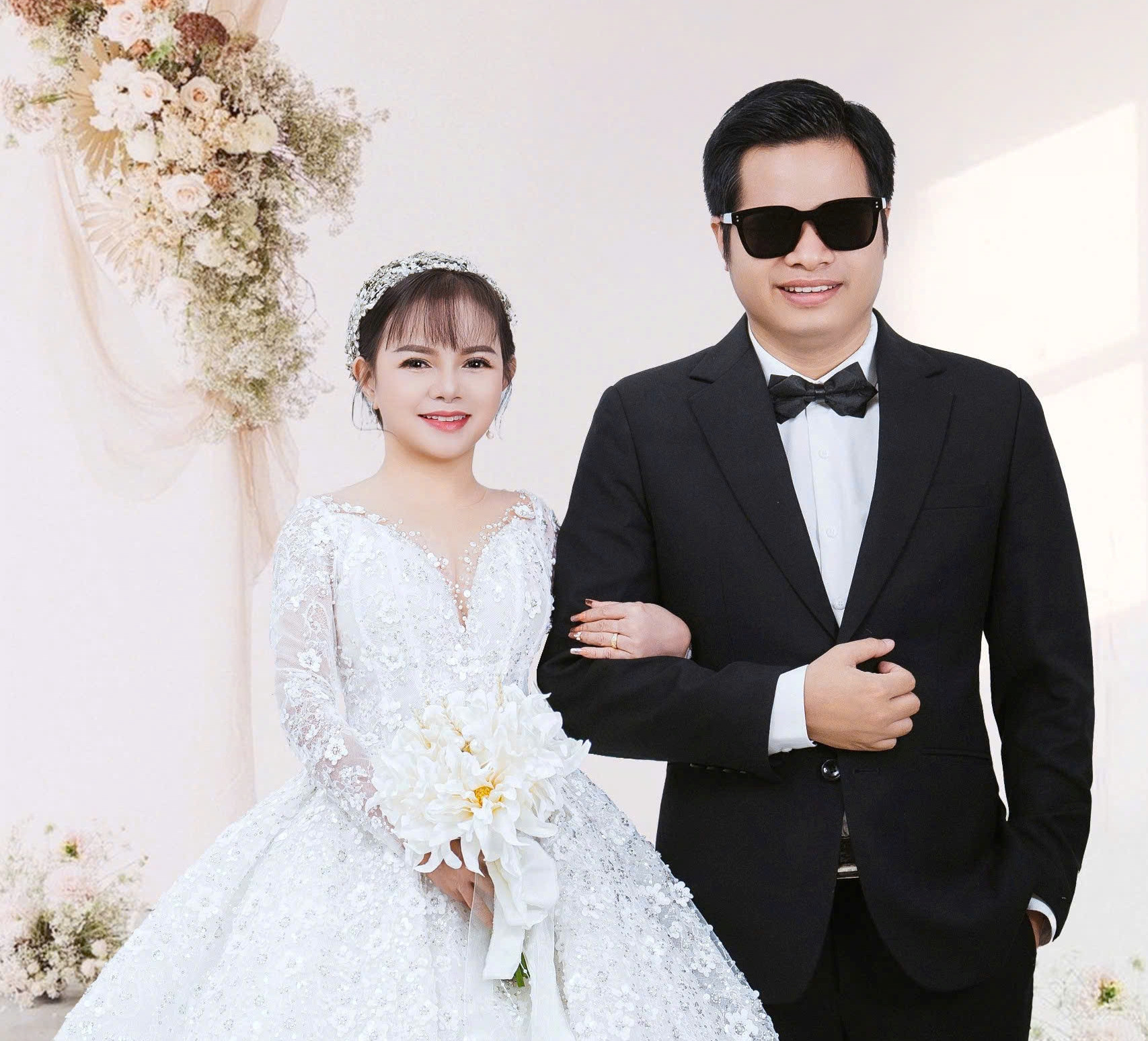 Người phụ nữ 1,24m lấy chồng kém 14 tuổi: Quả ngọt từ tình bạn hơn 10 năm - Ảnh 3. Người phụ nữ 1,24m lấy chồng kém 14 tuổi: Quả ngọt từ tình bạn hơn 10 năm - Ảnh 3.