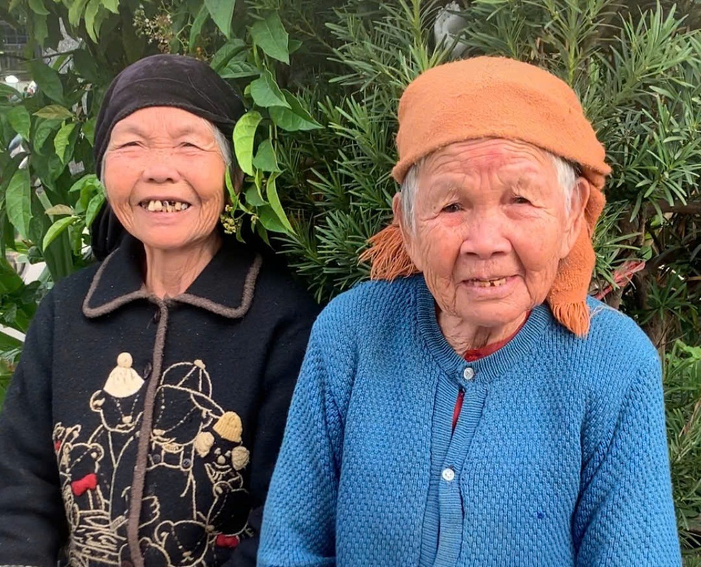 Bất ngờ phát hiện 1 cây vàng vùi trong thóc của cụ bà 85 tuổi - 2 Bất ngờ phát hiện 1 cây vàng vùi trong thóc của cụ bà 85 tuổi - 2