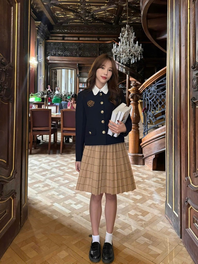 Phong cách preppy, chìa khóa cho vẻ đẹp trí thức và sang trọng- Ảnh 2. Phong cách preppy, chìa khóa cho vẻ đẹp trí thức và sang trọng- Ảnh 2.