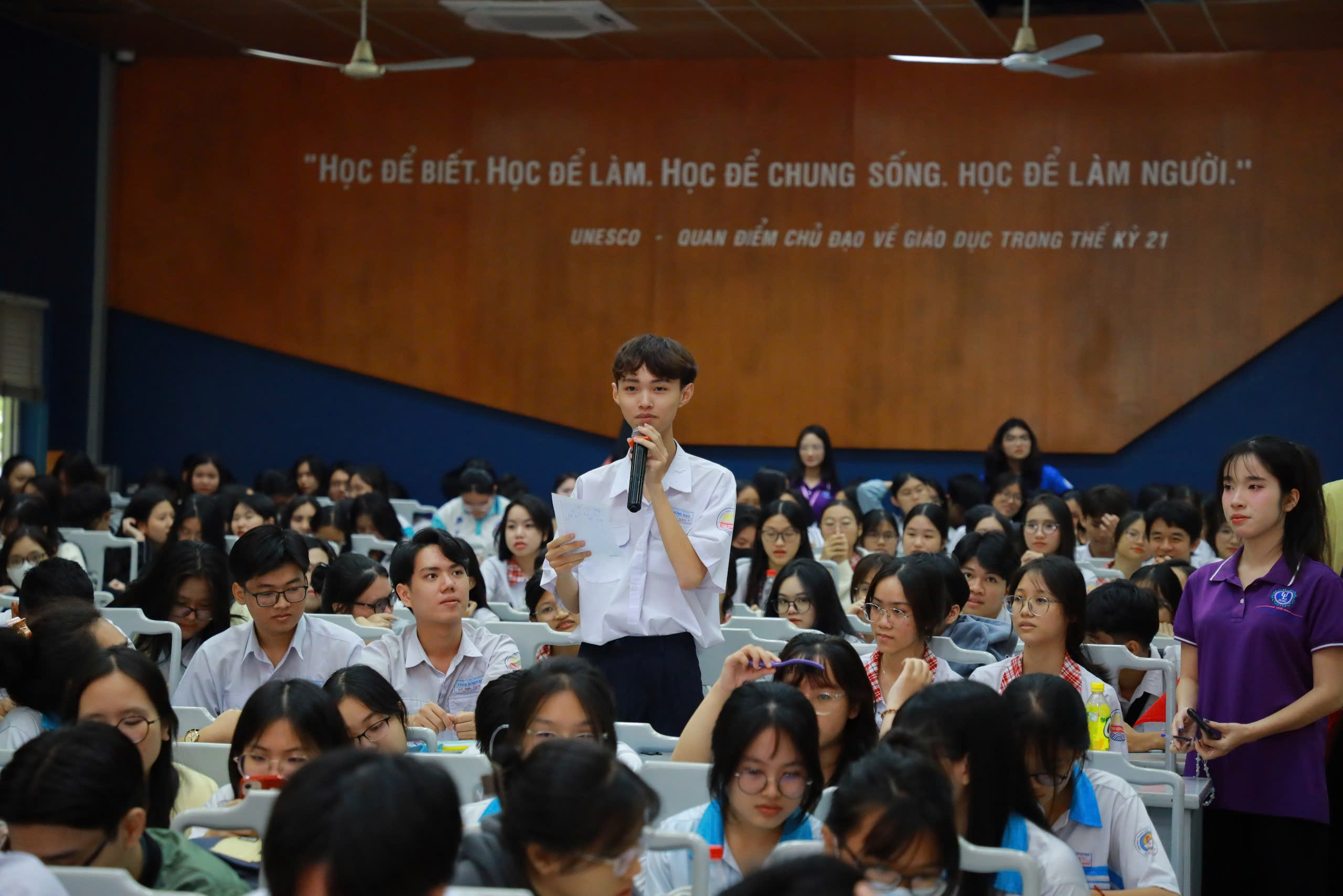 Nhiều học sinh THPT Nhiều học sinh THPT