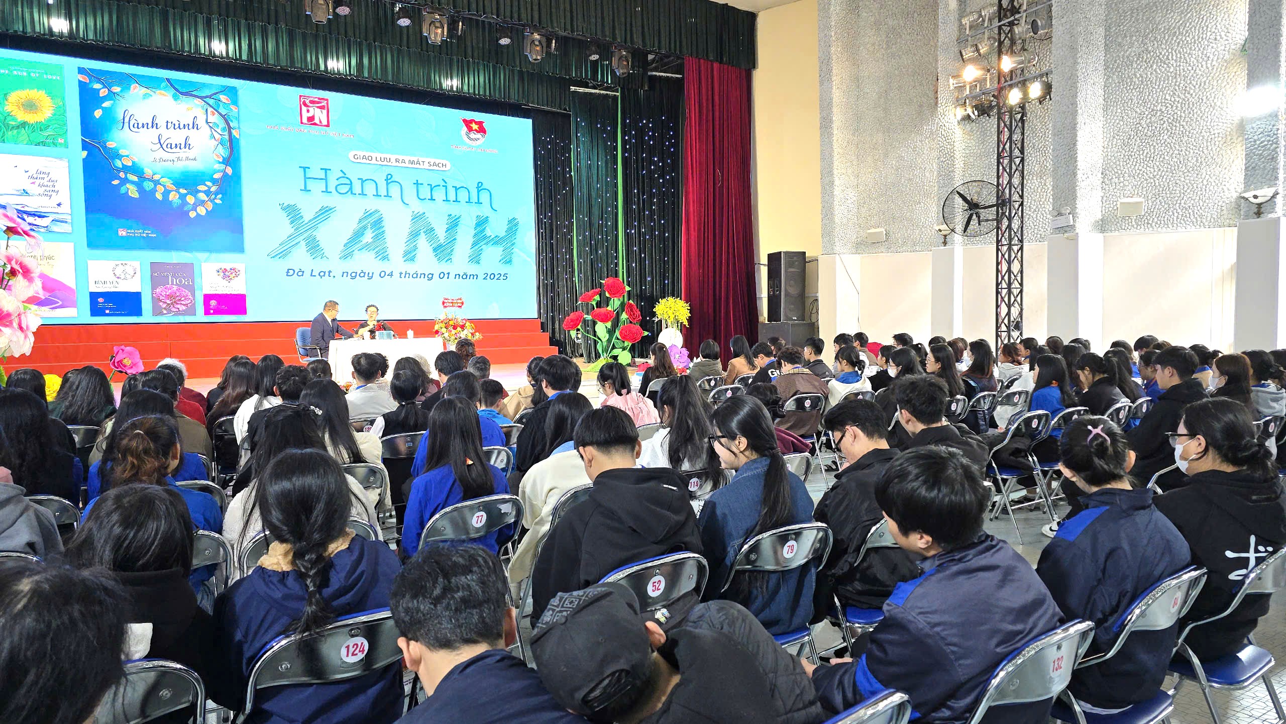 Tác giả khiếm thị xuất bản 7 cuốn sách trong 10 năm- Ảnh 3. Tác giả khiếm thị xuất bản 7 cuốn sách trong 10 năm- Ảnh 3.