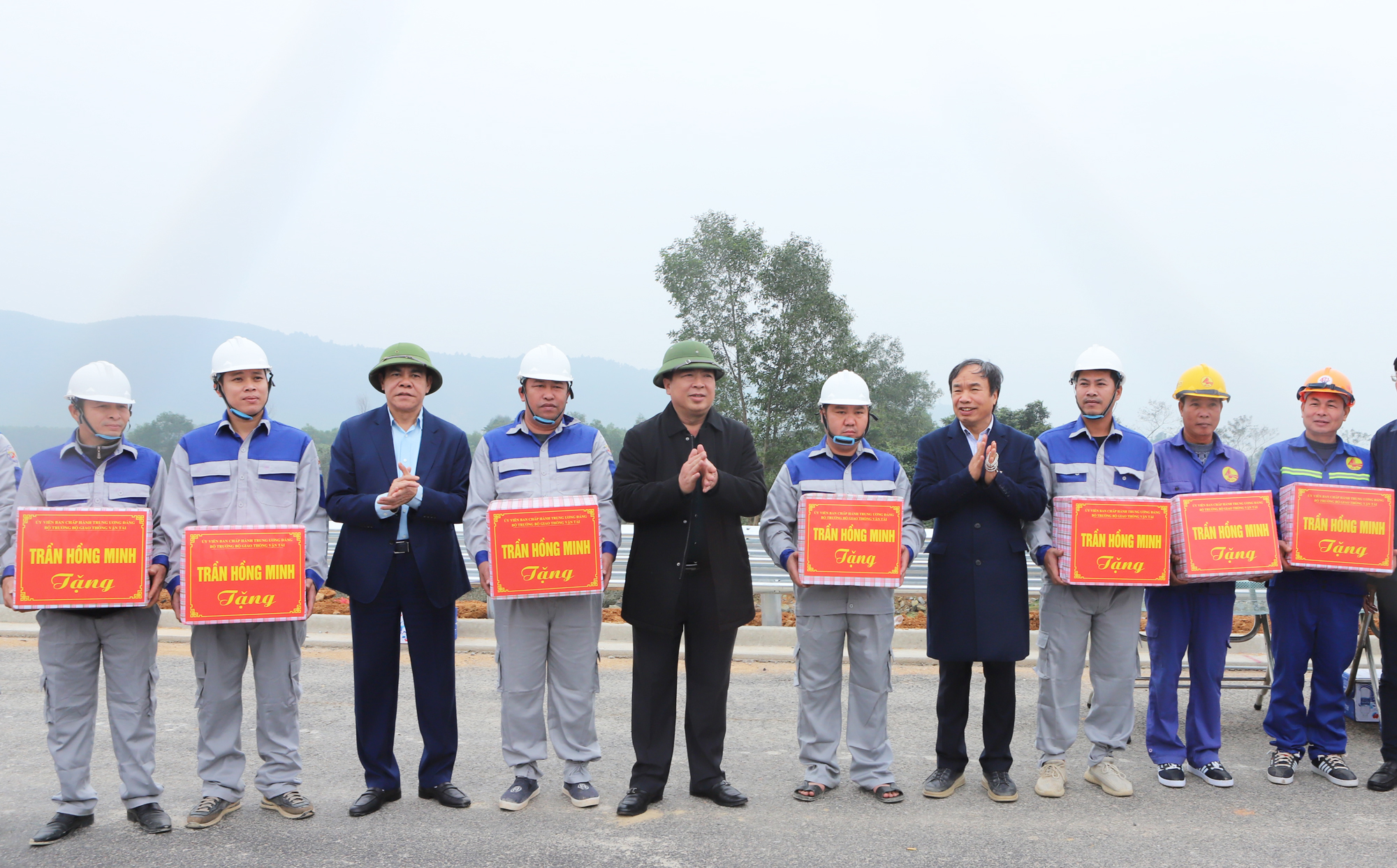 Quyết tâm đưa 2 dự án cao tốc qua Hà Tĩnh về đích trước 8 tháng- Ảnh 3. Quyết tâm đưa 2 dự án cao tốc qua Hà Tĩnh về đích trước 8 tháng- Ảnh 3.