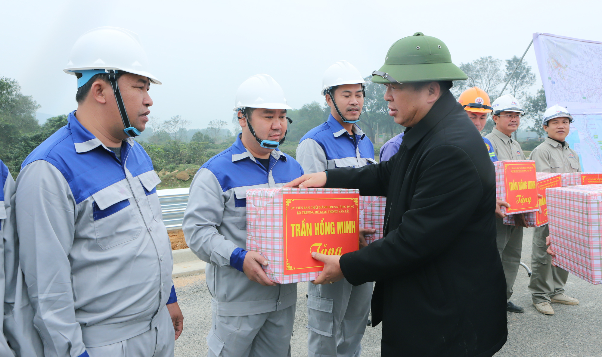 Quyết tâm đưa 2 dự án cao tốc qua Hà Tĩnh về đích trước 8 tháng- Ảnh 4. Quyết tâm đưa 2 dự án cao tốc qua Hà Tĩnh về đích trước 8 tháng- Ảnh 4.