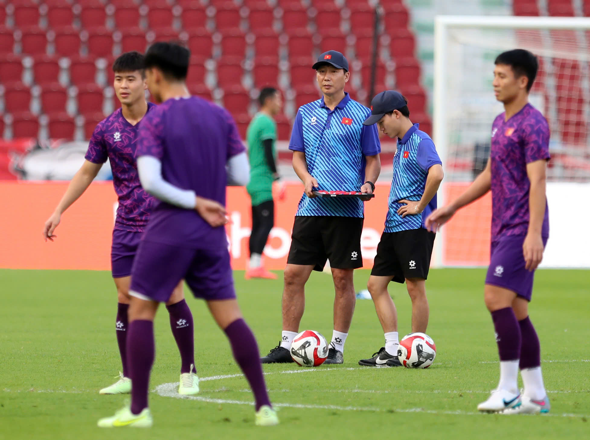Dự đoán Thái Lan thua Việt Nam chung kết lượt về AFF Cup: Khán giả chờ tin vui!- Ảnh 2. Dự đoán Thái Lan thua Việt Nam chung kết lượt về AFF Cup: Khán giả chờ tin vui!- Ảnh 2.