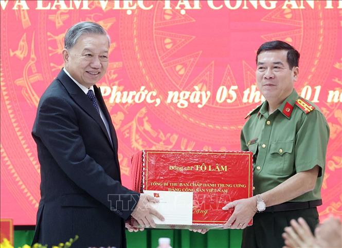Tổng Bí thư Tô Lâm thăm và làm việc với Công an tỉnh Bình Phước- Ảnh 6. Tổng Bí thư Tô Lâm thăm và làm việc với Công an tỉnh Bình Phước- Ảnh 6.