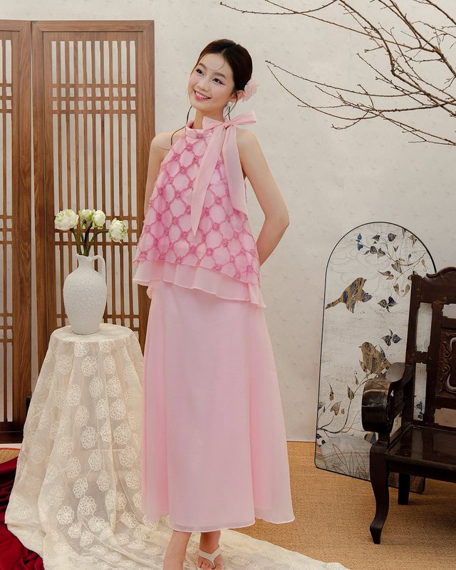 Khoe sắc đón xuân với loạt gam màu pastel ‘không đụng hàng’- Ảnh 3. Khoe sắc đón xuân với loạt gam màu pastel ‘không đụng hàng’- Ảnh 3.