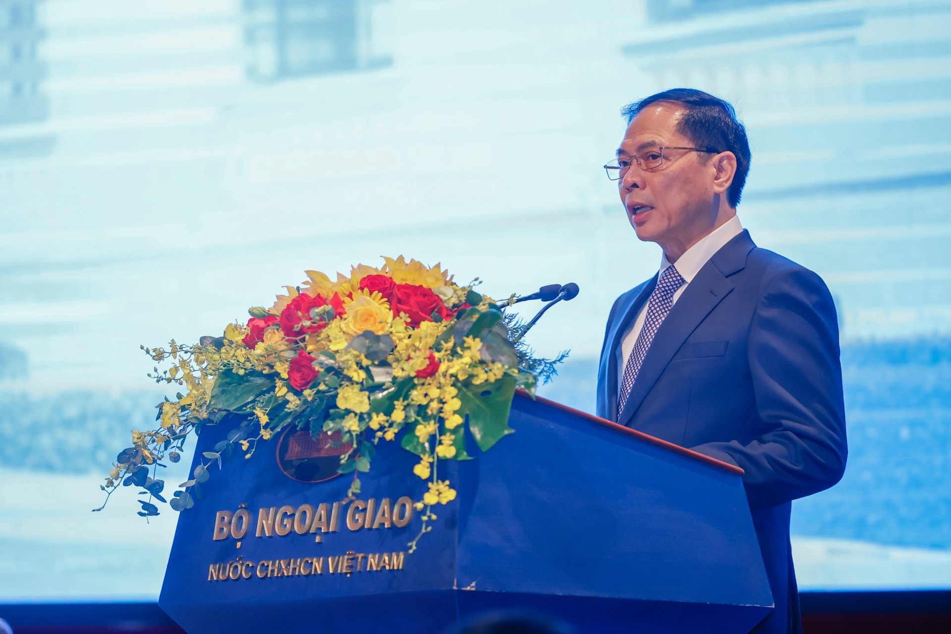 Thủ tướng: Ngoại giao góp phần đắc lực, hiệu quả thúc đẩy tăng trưởng và các lực lượng sản xuất mới- Ảnh 4. Thủ tướng: Ngoại giao góp phần đắc lực, hiệu quả thúc đẩy tăng trưởng và các lực lượng sản xuất mới- Ảnh 4.