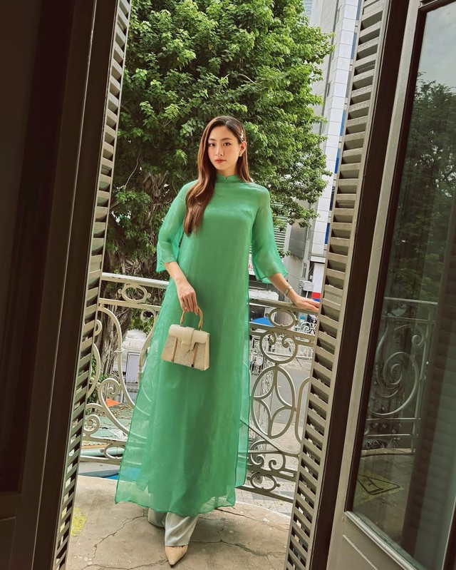 Đón xuân với trang phục xanh mint đầy dịu dàng- Ảnh 2. Đón xuân với trang phục xanh mint đầy dịu dàng- Ảnh 2.