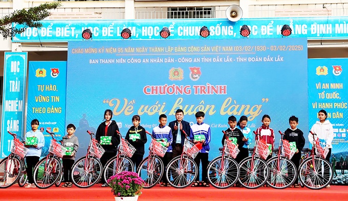 Hơn 500 triệu đồng đón Tết Ất Tỵ 2025 về với buôn làng Đắk Lắk - 3 Hơn 500 triệu đồng đón Tết Ất Tỵ 2025 về với buôn làng Đắk Lắk - 3