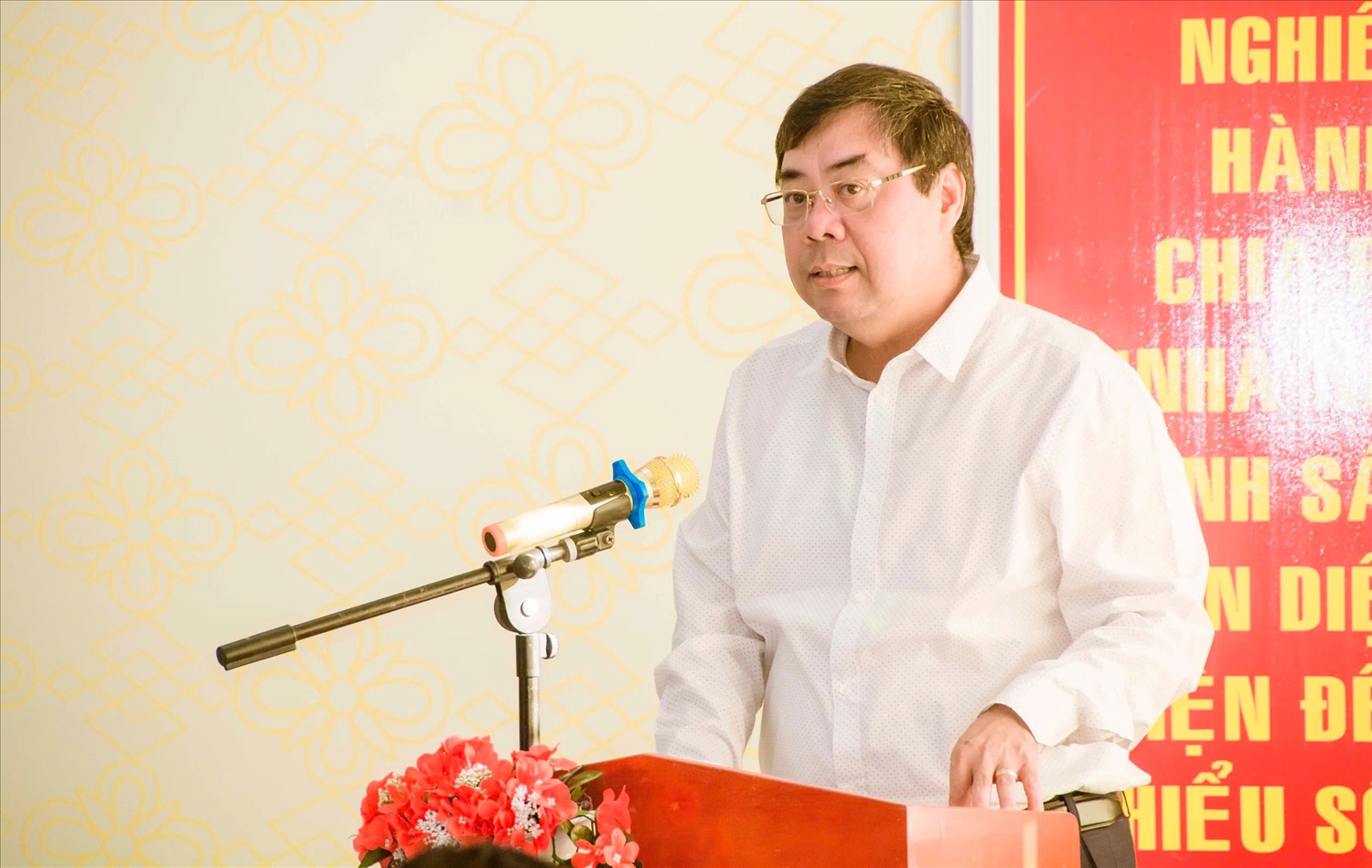 Ông Tào Việt Thắng, Phó Vụ trưởng Vụ công tác dân tộc địa phương phát biểu tại Hội nghị Ông Tào Việt Thắng, Phó Vụ trưởng Vụ công tác dân tộc địa phương phát biểu tại Hội nghị