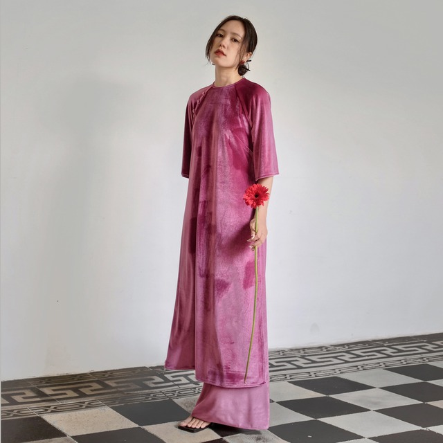 Áo dài nhung được lòng tín đồ sành mặc dịp tết cổ truyền- Ảnh 5. Áo dài nhung được lòng tín đồ sành mặc dịp tết cổ truyền- Ảnh 5.