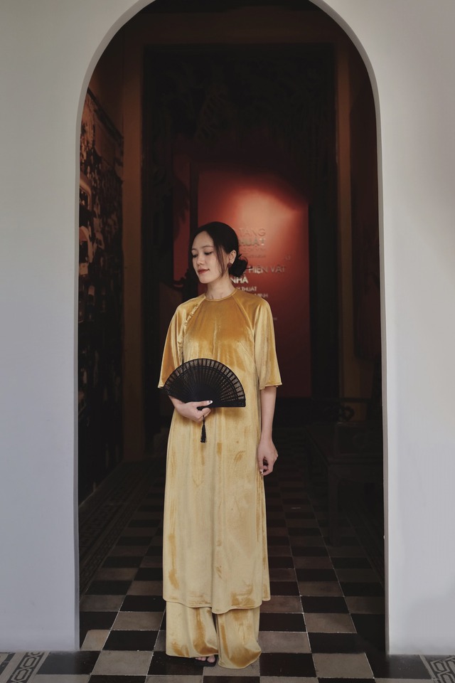 Áo dài nhung được lòng tín đồ sành mặc dịp tết cổ truyền- Ảnh 6. Áo dài nhung được lòng tín đồ sành mặc dịp tết cổ truyền- Ảnh 6.