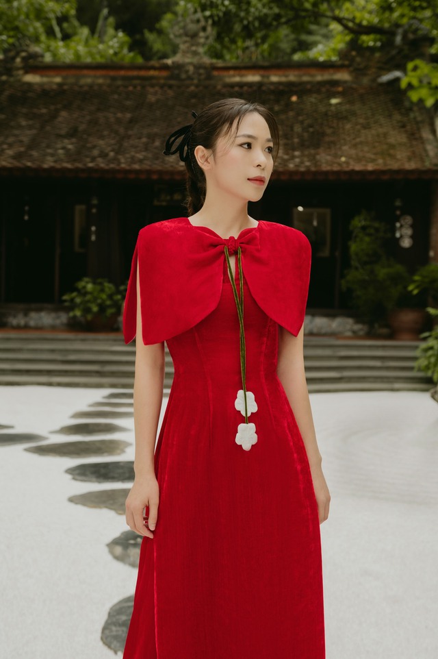 Áo dài nhung được lòng tín đồ sành mặc dịp tết cổ truyền- Ảnh 7. Áo dài nhung được lòng tín đồ sành mặc dịp tết cổ truyền- Ảnh 7.
