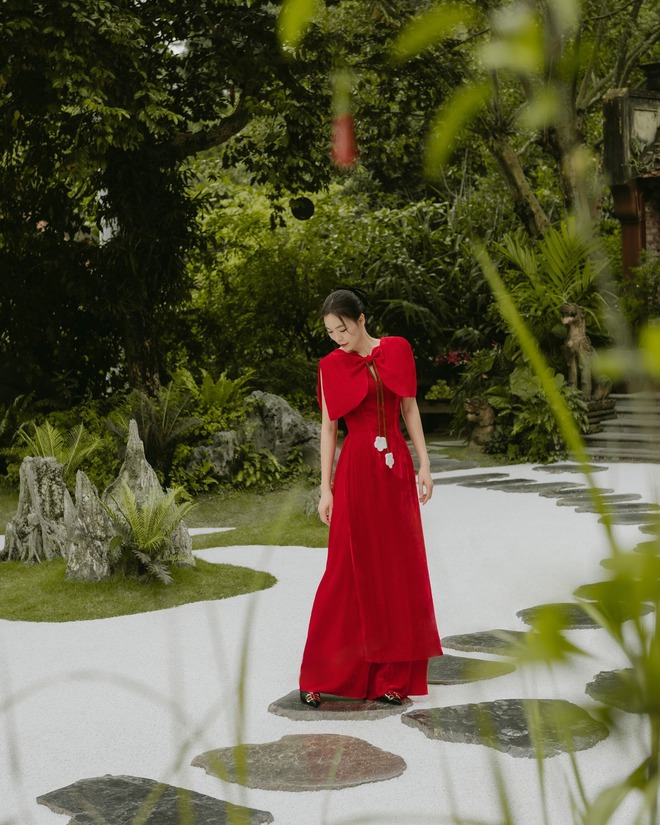 Áo dài nhung được lòng tín đồ sành mặc dịp tết cổ truyền- Ảnh 9. Áo dài nhung được lòng tín đồ sành mặc dịp tết cổ truyền- Ảnh 9.