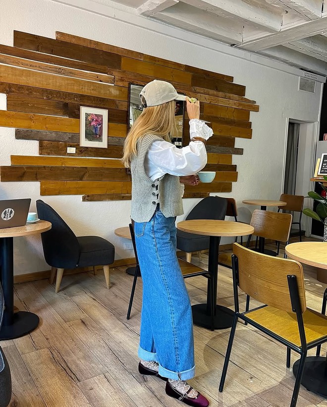 Quần jeans xắn gấu 'tỏa nhiệt' vào những ngày đông- Ảnh 6. Quần jeans xắn gấu 'tỏa nhiệt' vào những ngày đông- Ảnh 6.