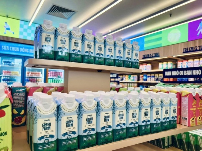 Mỗi hộp Green Farm cao đạm ít béo 250ml tương đương với 80g ức gà nấu chín, hoàn toàn từ sữa tươi mà không cần bổ sung đạm whey Mỗi hộp Green Farm cao đạm ít béo 250ml tương đương với 80g ức gà nấu chín, hoàn toàn từ sữa tươi mà không cần bổ sung đạm whey