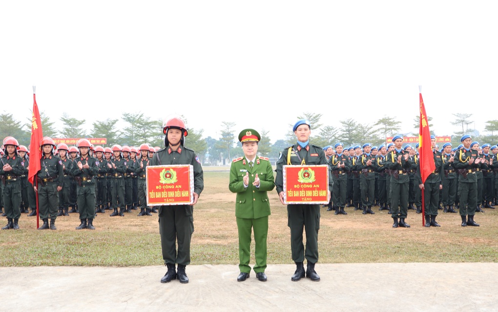 Tư lệnh Cảnh sát cơ động kiểm tra công tác huấn luyện các khối diễu binh - 3 Tư lệnh Cảnh sát cơ động kiểm tra công tác huấn luyện các khối diễu binh - 3