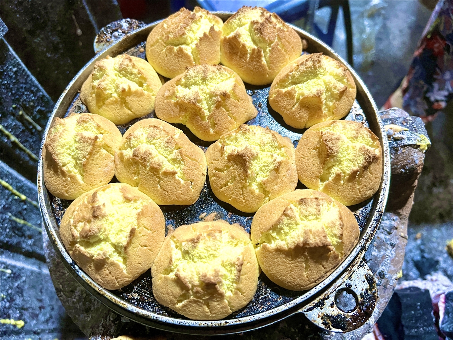 Bánh thuẫn có mùi thơm dịu nhẹ, xốp mềm… Bánh thuẫn có mùi thơm dịu nhẹ, xốp mềm…