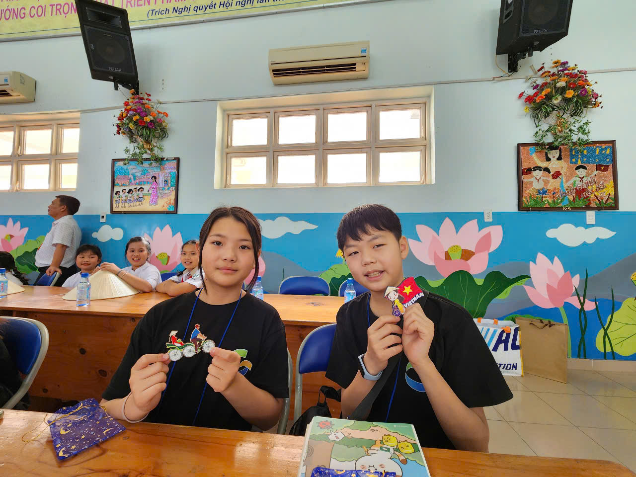 Học sinh TP.HCM nhảy 'APT.' tưng bừng cùng học sinh Hàn Quốc- Ảnh 4. Học sinh TP.HCM nhảy 'APT.' tưng bừng cùng học sinh Hàn Quốc- Ảnh 4.