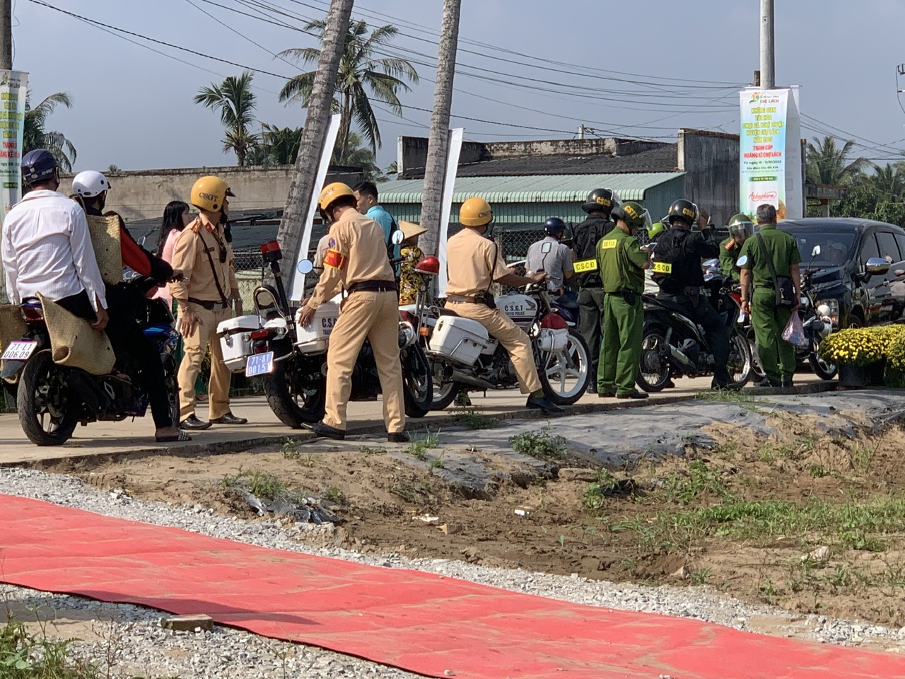 Lễ hội lần đầu tổ chức tại Bến Tre với tuyến đường hoa dài nhất Việt Nam- Ảnh 5. Lễ hội lần đầu tổ chức tại Bến Tre với tuyến đường hoa dài nhất Việt Nam- Ảnh 5.