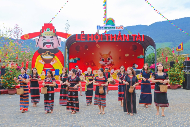 Nhiều hoạt động văn hóa – du lịch đặc sắc tại Lễ hội Thần Tài dịp Tết Nguyên đán 2025 - Ảnh 2. Nhiều hoạt động văn hóa – du lịch đặc sắc tại Lễ hội Thần Tài dịp Tết Nguyên đán 2025 - Ảnh 2.