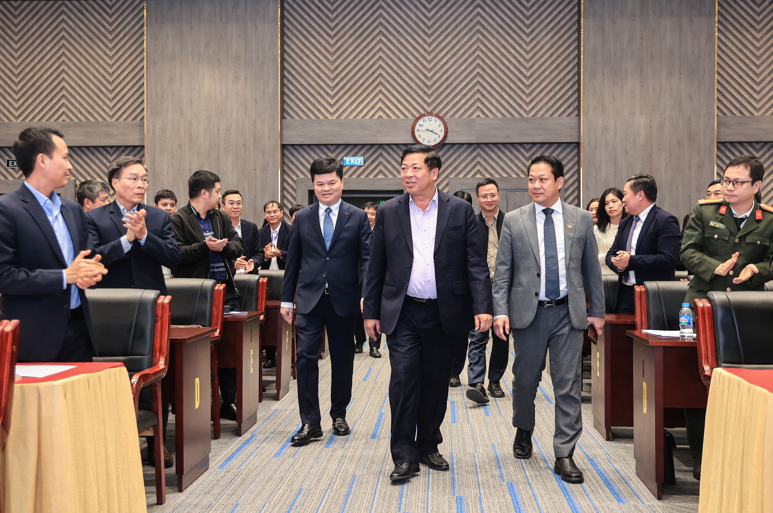 Bộ trưởng GTVT: Phải đặt an toàn hàng không lên hàng đầu- Ảnh 2. Bộ trưởng GTVT: Phải đặt an toàn hàng không lên hàng đầu- Ảnh 2.