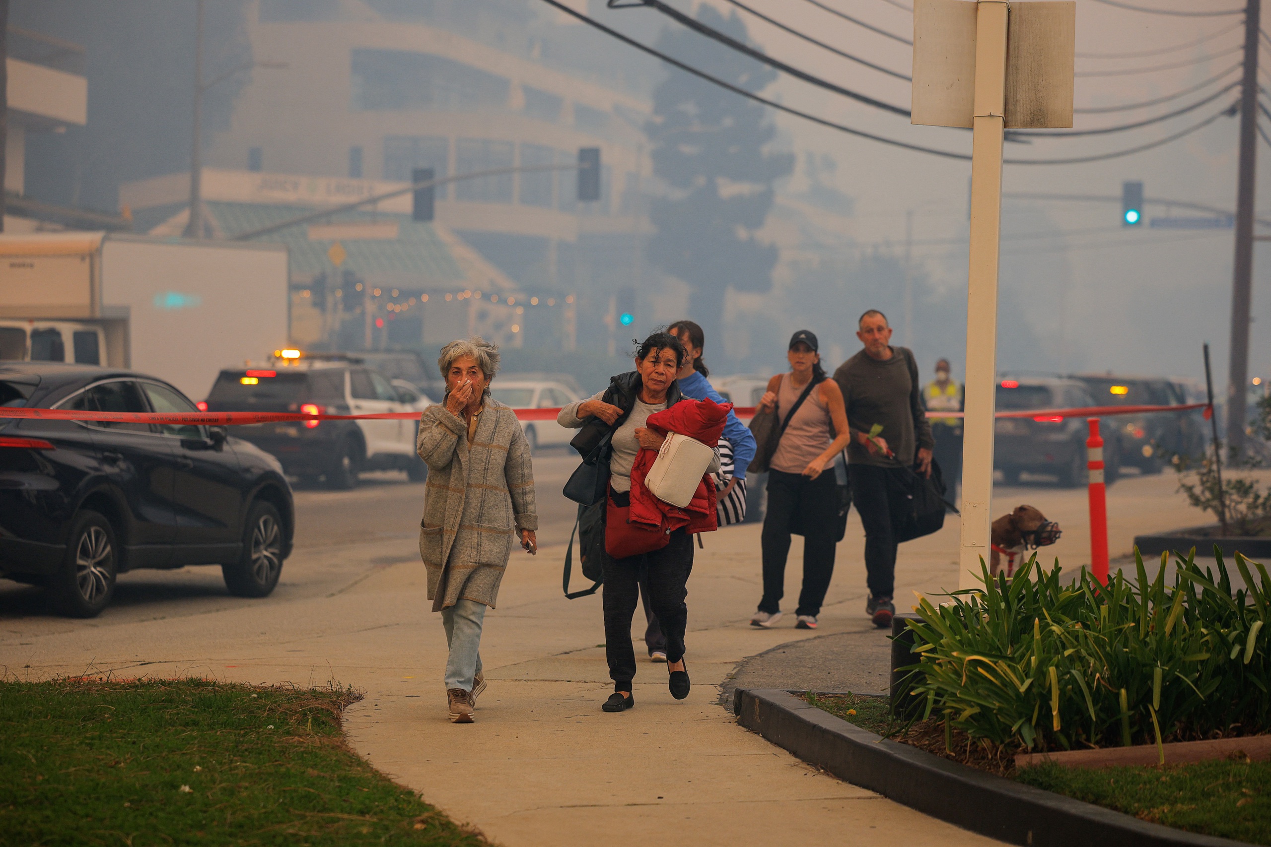 Cháy lớn tại California, hàng ngàn người phải sơ tán- Ảnh 4. Cháy lớn tại California, hàng ngàn người phải sơ tán- Ảnh 4.