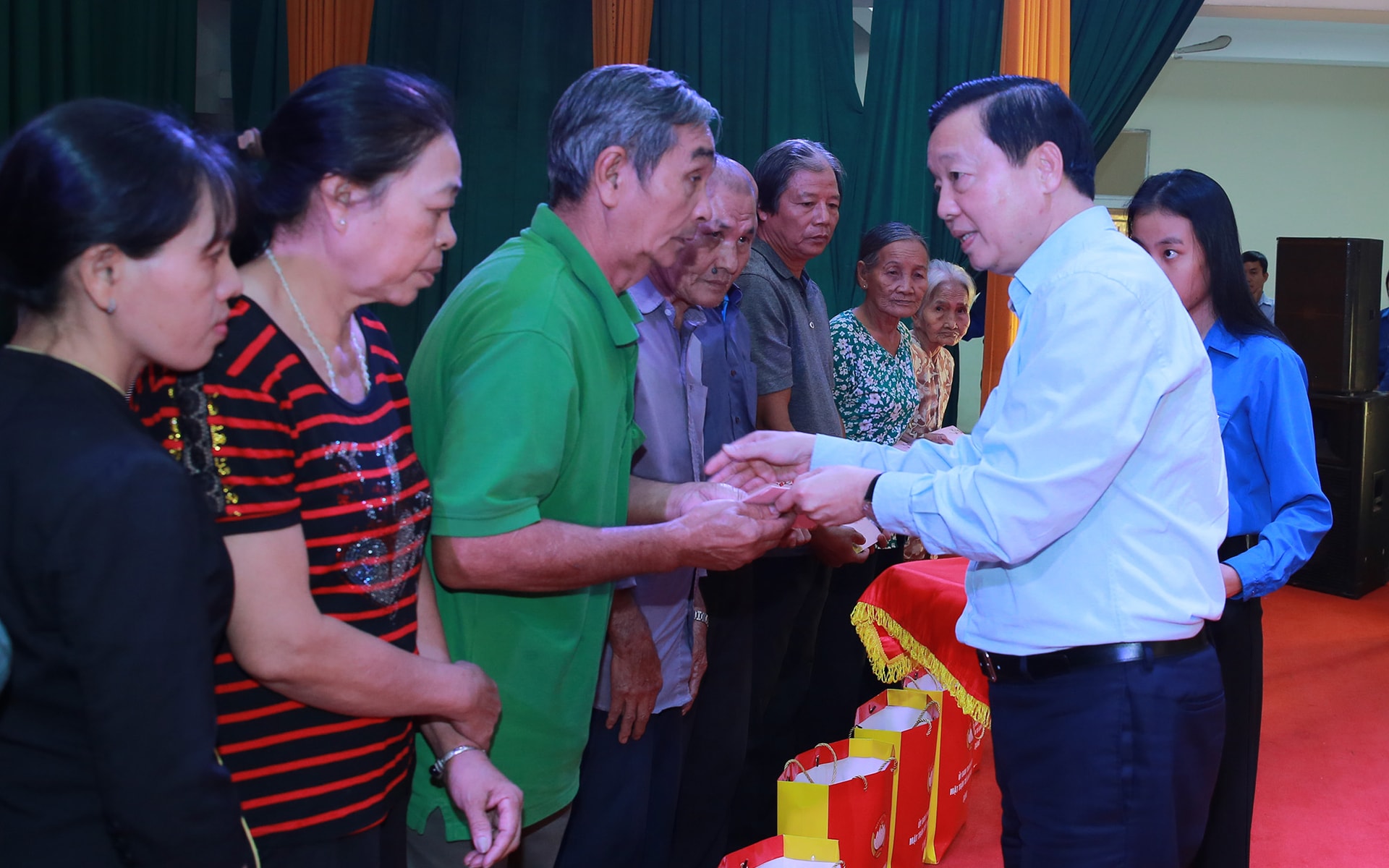 Phó Thủ tướng Trần Hồng Hà thăm, tặng quà Tết tại Đồng Nai- Ảnh 2. Phó Thủ tướng Trần Hồng Hà thăm, tặng quà Tết tại Đồng Nai- Ảnh 2.