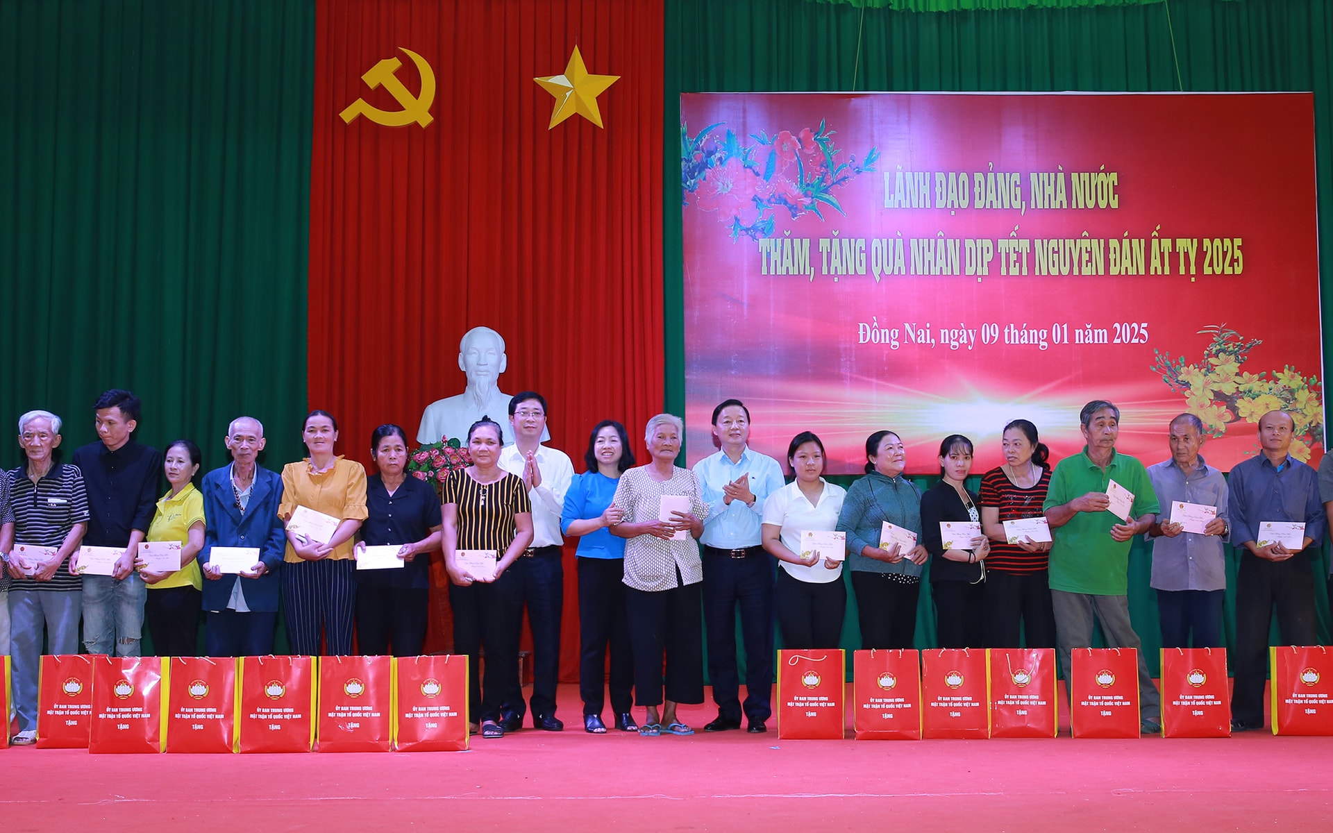 Phó Thủ tướng Trần Hồng Hà thăm, tặng quà Tết tại Đồng Nai- Ảnh 4. Phó Thủ tướng Trần Hồng Hà thăm, tặng quà Tết tại Đồng Nai- Ảnh 4.