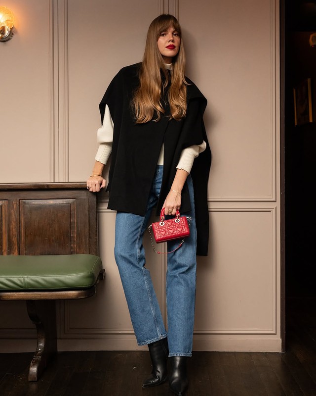 Đây là cách mặc đẹp quần jeans xanh cuối đông- Ảnh 7. Đây là cách mặc đẹp quần jeans xanh cuối đông- Ảnh 7.