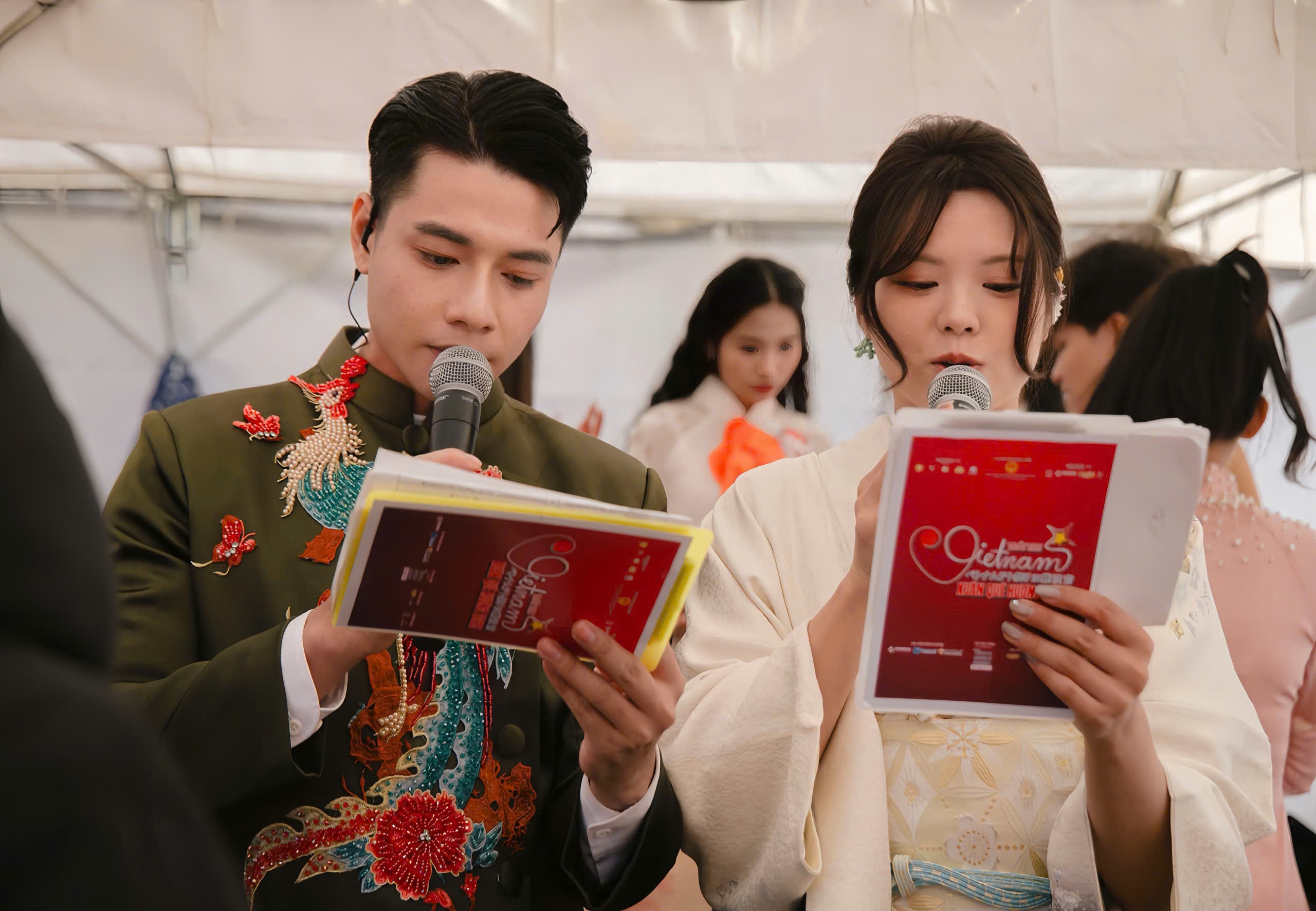 MC Phúc Anh dẫn dắt chương trình. MC Phúc Anh dẫn dắt chương trình.