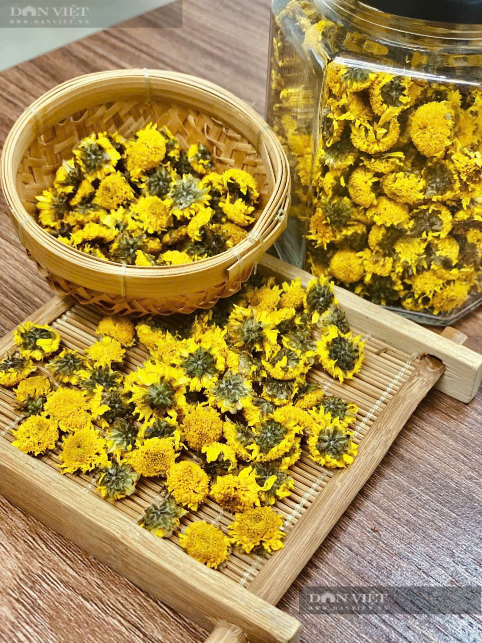 Cánh đồng ở Hải Phòng trồng thứ cây ra hoa cản chả kịp, xưa tiến vua, nay đem tiền cục về nhà nông dân- Ảnh 6. Cánh đồng ở Hải Phòng trồng thứ cây ra hoa cản chả kịp, xưa tiến vua, nay đem tiền cục về nhà nông dân- Ảnh 6.