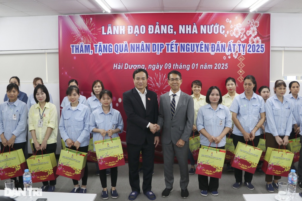 200 suất quà Tết dành tặng công nhân tại Hải Dương - 2 200 suất quà Tết dành tặng công nhân tại Hải Dương - 2