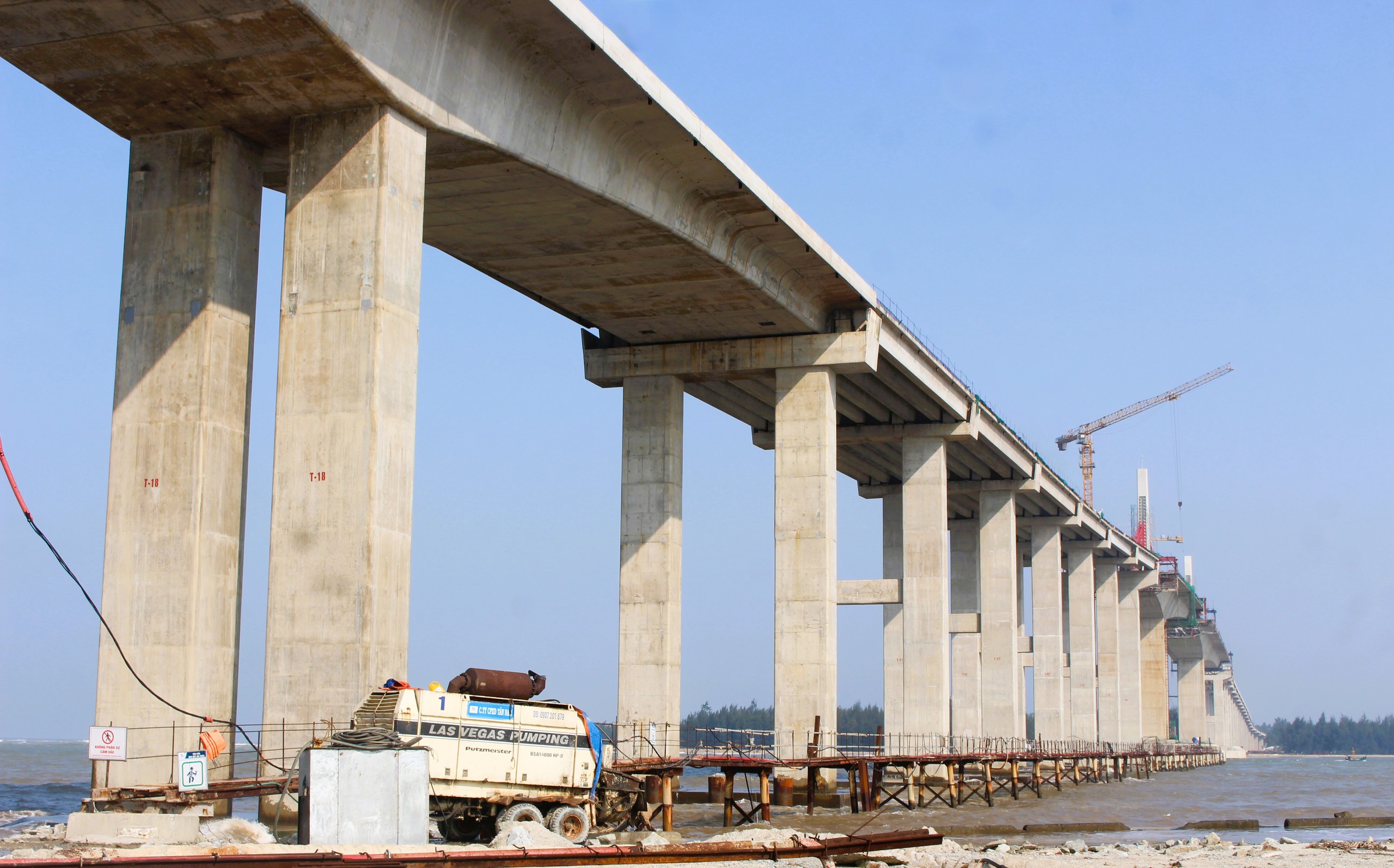 Chốt thời gian hợp long cầu dài 2,3km qua cửa biển ở TP Huế- Ảnh 3. Chốt thời gian hợp long cầu dài 2,3km qua cửa biển ở TP Huế- Ảnh 3.