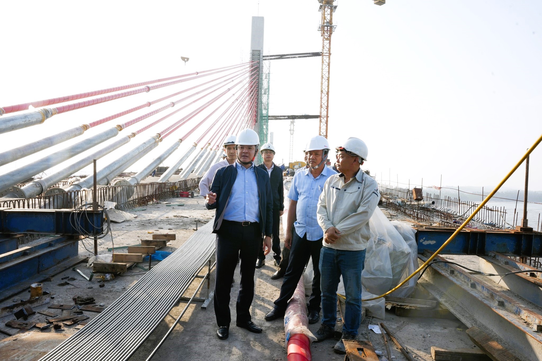 Chốt thời gian hợp long cầu dài 2,3km qua cửa biển ở TP Huế- Ảnh 4. Chốt thời gian hợp long cầu dài 2,3km qua cửa biển ở TP Huế- Ảnh 4.