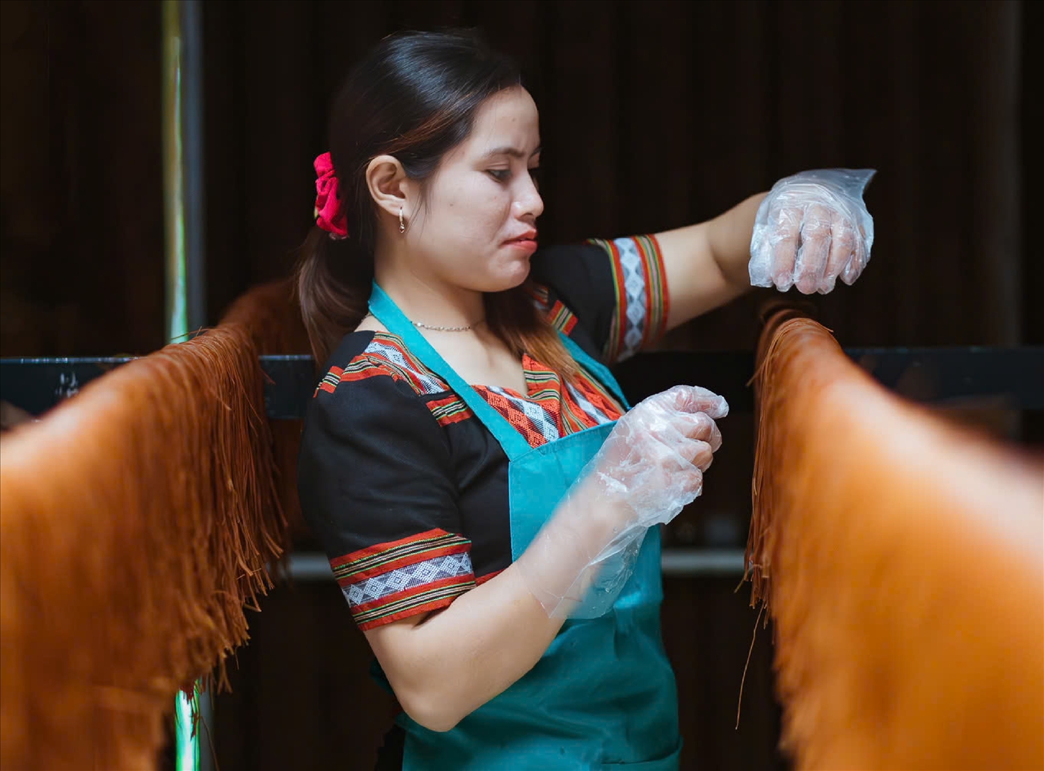 Y Siêu phơi bún để tạo thành sản phẩm khô dễ đóng gói, vận chuyển. Y Siêu phơi bún để tạo thành sản phẩm khô dễ đóng gói, vận chuyển.