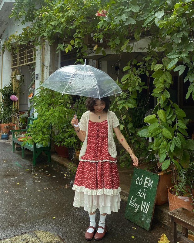 Lên đồ ngày xuân ‘chuẩn không cần chỉnh’ với sắc đỏ- Ảnh 5. Lên đồ ngày xuân ‘chuẩn không cần chỉnh’ với sắc đỏ- Ảnh 5.