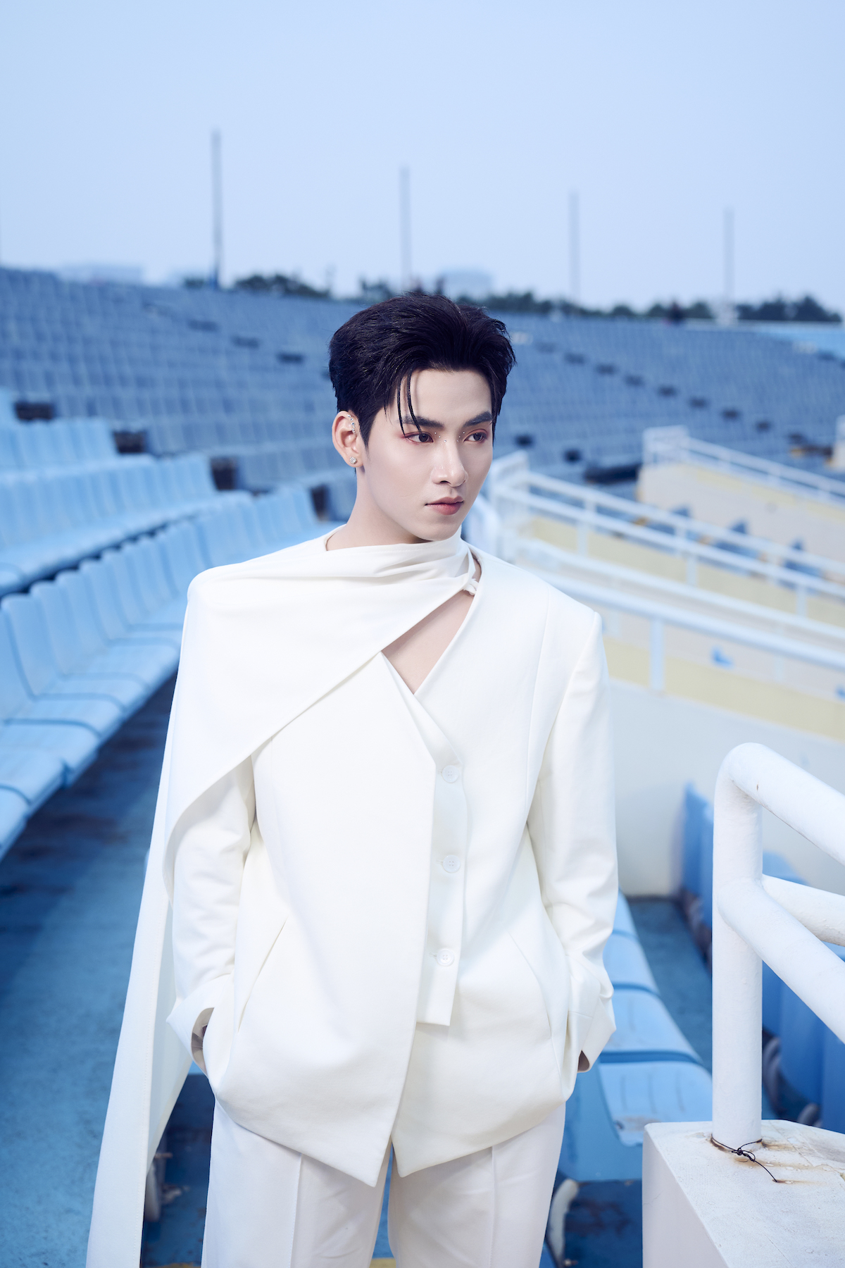 Phía Hùng Huỳnh khẳng định MV mới không đạo nhái- Ảnh 3. Phía Hùng Huỳnh khẳng định MV mới không đạo nhái- Ảnh 3.